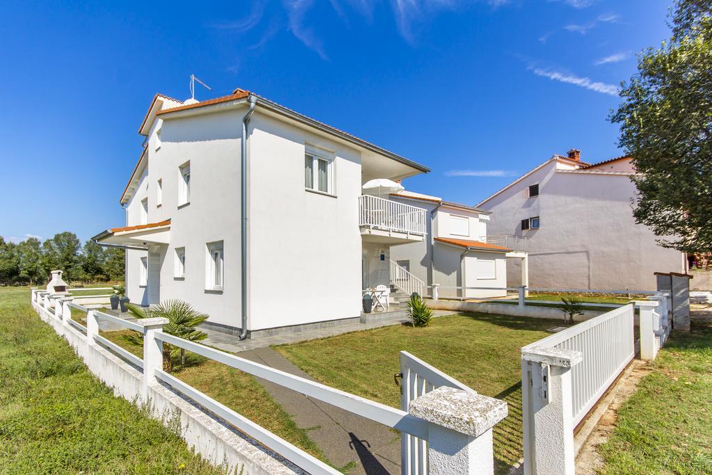 Apartments Alba Fažana Exterior foto